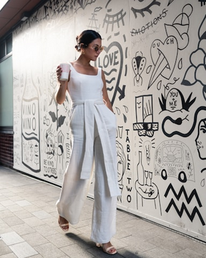 طقم توب وبنطلون أبيض حريمي